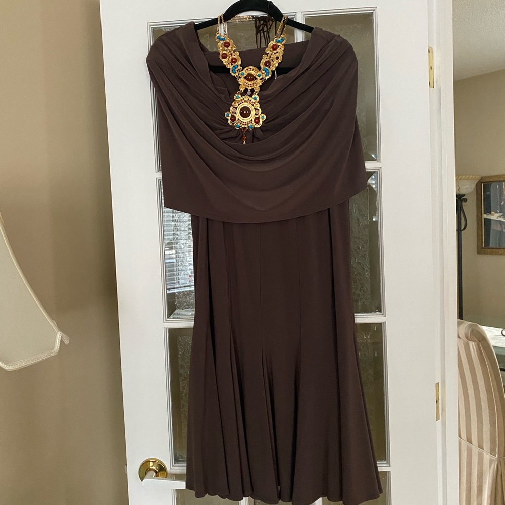 2 piece skirt with off the shoulder top.  Ties at the neck with necklace.